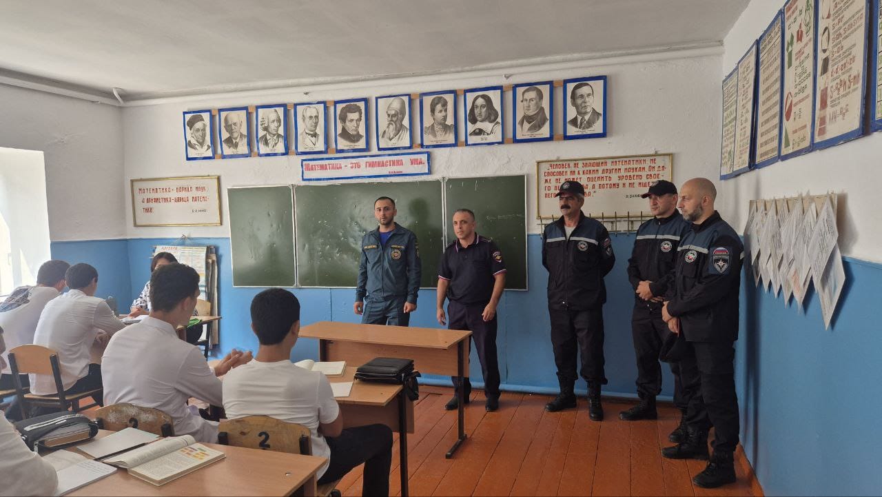 Урок безопасности в школе провели работники ПЧ-53